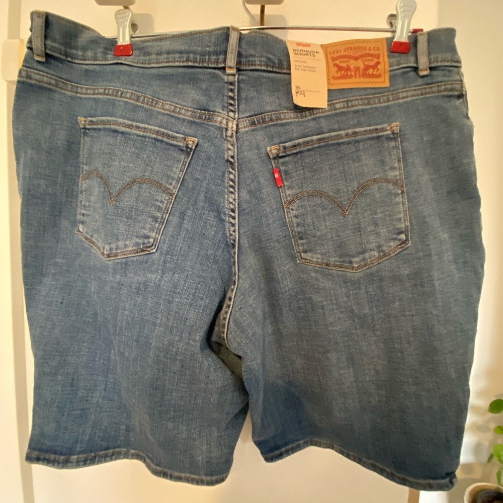 Levi's Women's Classic Blue Bermudas Size 16 - Picture 2 of 7